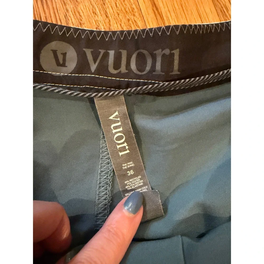Vuori Cruise Boardshorts Mens 36 Blue Splatter Print Stretch Swim Trunks Scallop